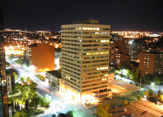 Blick vom Hotel auf das nächtliche Calgary