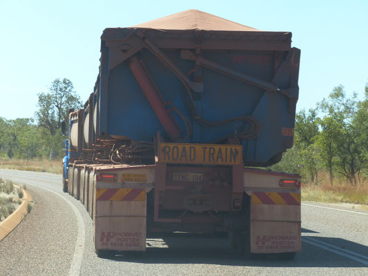 Hinter dem Road Train