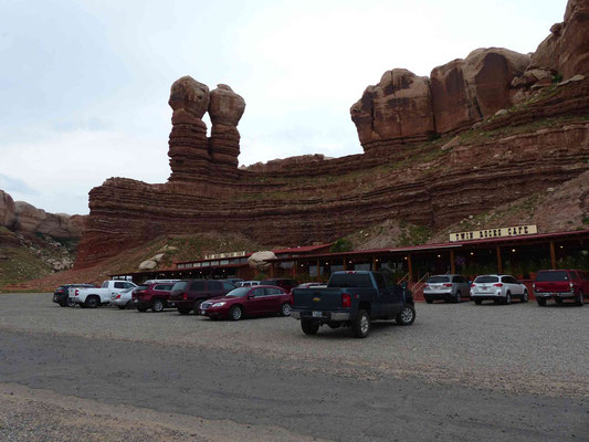 Bluff, Navajo Twin Rocks