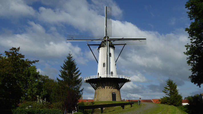 Mühle "De witte Juffer" in Ijzendijke