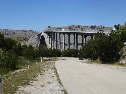 Mautpflichtigen Brücke zur Insel Krk