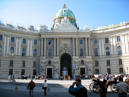 Hofburg - Haupteingang, Michaelerkuppel