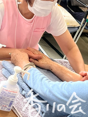 香りとふれあいのアロマハンドトリートメント
