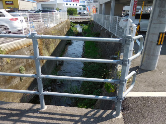 国道437号の橋から上流。