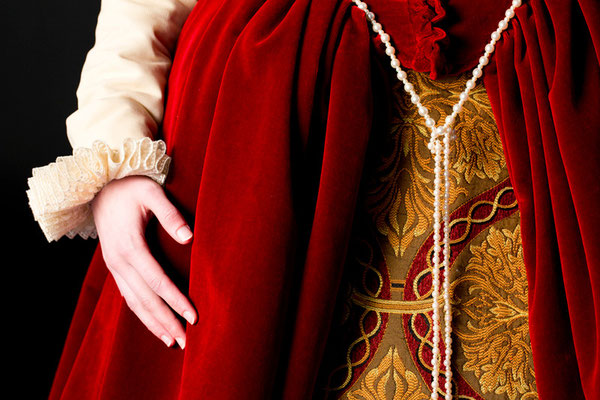 Detail of Elizabeth I played by Michaela Kolwe (Photos by Kateryna Kostyrko) (© 2015)