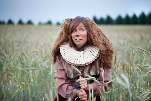 The Rabbit “Lampe” played by Elisabeth Frank.Photography by Simona Bednarek  (© 2015)