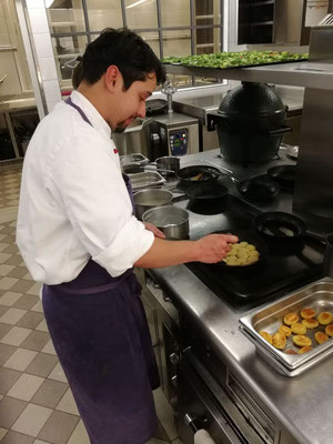 Haciendo gnocchi en un hotel de Francia