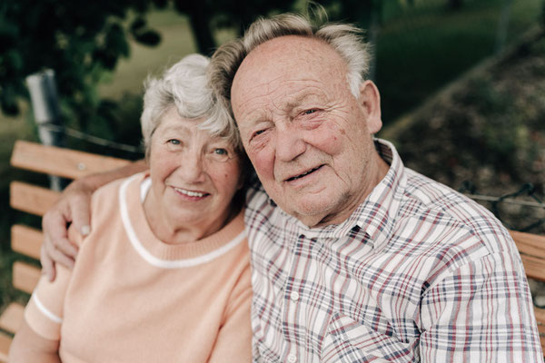 Ein Leben voller Liebe, festgehalten in einem einzigen Lächeln. Vertraut auf emotionale Fotografie von Szilvia Rölke in der Wetterau. 