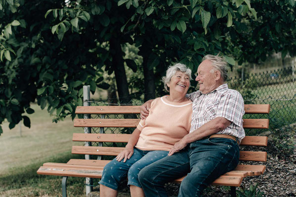 Ein Blick, der Bände spricht. Emotionale Fotografie in Bad Nauheim für zeitlose Erinnerungen, die Generationen überdauern werden. 