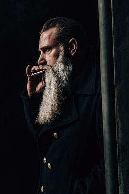 Männerportrait, Frankfurt | Ein Moment, der die Zeit einfängt.