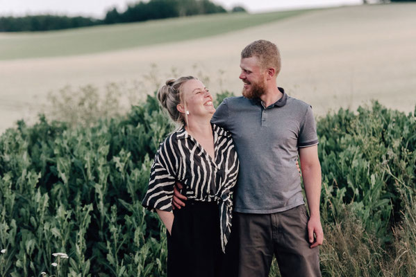 Echtes Lachen und ungestellte Momente. Als Familienfotografin in Bad Nauheim halte ich eure schönsten Augenblicke für immer fest.