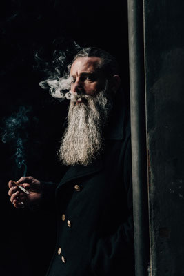 Ein Blick, der eine Geschichte erzählt – Männerportraits Frankfurt.