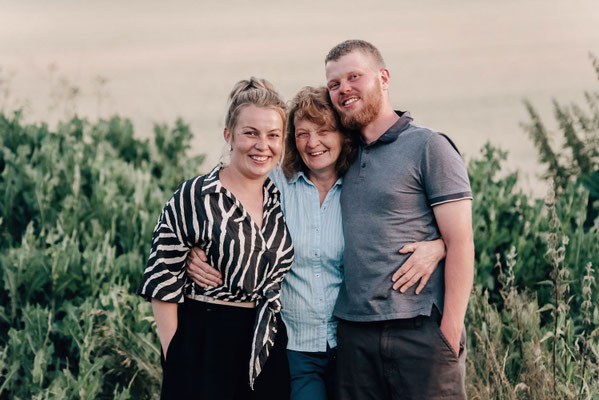 Familienfotografin in Ober-Mörlen: Lebendige Familienbilder in der Natur.