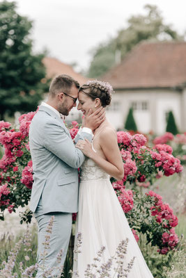Romantisches Paarshooting in der Trinkkuranlage Bad Nauheim – Eure Traumhochzeit festgehalten in zeitlosen Bildern.