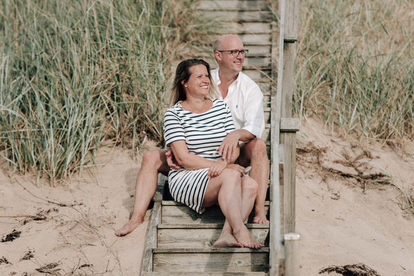 Euer Paar-Shooting am Strand von Schweden. Emotionale Paarfotos von Fotografin Szilvia Rölke.
