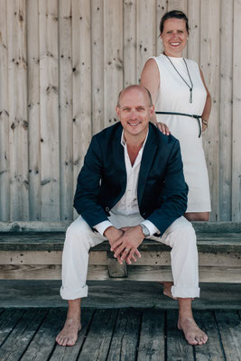 Scandi-Style: Authentische Paarbilder im Schweden-Look, fotografiert als Inspiration für euer Outdoorshooting in Frankfurt und Gießen.