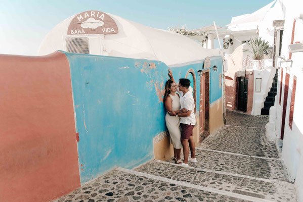 Magische Paarfotos auf Santorini – Destination & Wedding Fotografin Szilvia Rölke