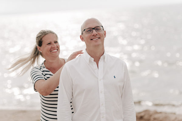Euer Paar-Shooting am Strand von Schweden. Emotionale Paarfotos von Fotografin Szilvia Rölke.