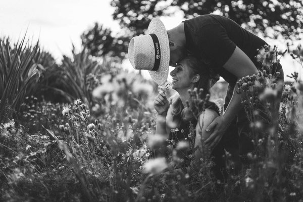 Fotografin für emotionale Paarfotos: Euer Outdoorshooting in der Natur.