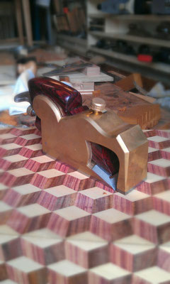 Ik maak ook zelf gereedschap zoals deze Bullnose schaaf van messing en cocobolo hout naar een voorbeeld van Norris