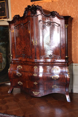 Het meubel is te zien in de eetkamer van museum van Loon in Amsterdam