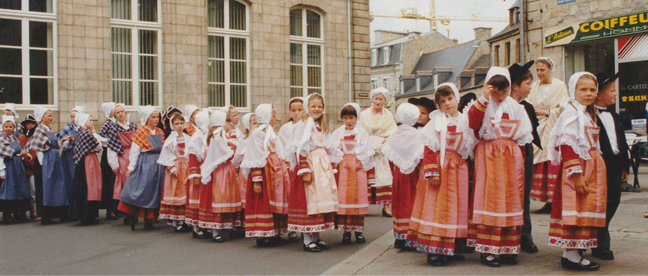 Avel Dro - Bagad Pagan - Abadenn Ar Vugale - 1999 - Châteaulin