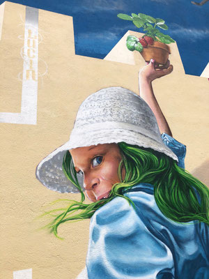 Mural Lucia, 2019. Forchstrasse 41, Zurich. 5.5m x 16.0m. Acrylic and Spraycan