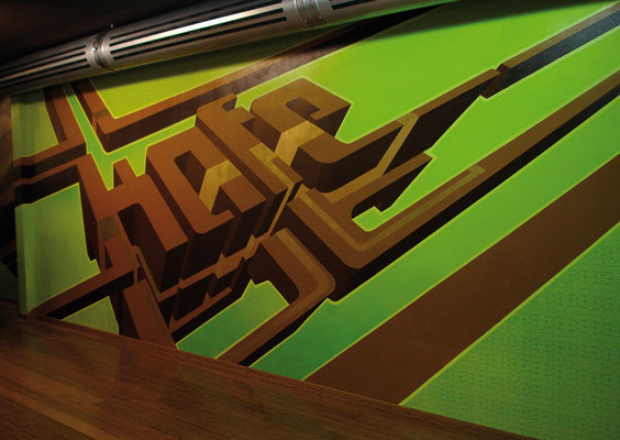 Point of view Wandgestaltung im Kafe Zürich, Spraydose auf Wand