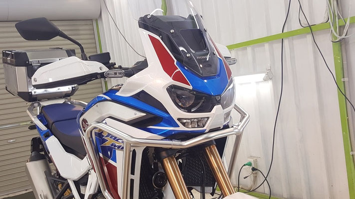 ホンダ・crf1100l・アフリカツインの傷除去