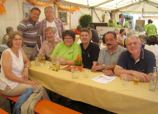 von links Frau Boro, Raimund Boltz, Klaus Kummle, Franz Robert, Jessika Zimara (Obfrau der Bad Säckinger Stadtmusik), Markus Wolkerstorfer, Josef Prinz, Herr Boro