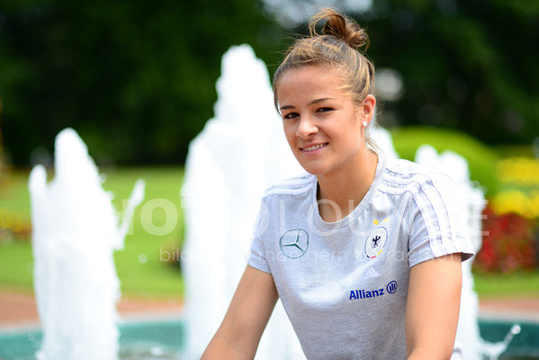 Fotoshooting DFB-Frauen: Lena Lotzen   © Karsten Lauer