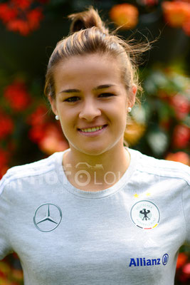 Fotoshooting DFB-Frauen: Lena Lotzen   © Karsten Lauer