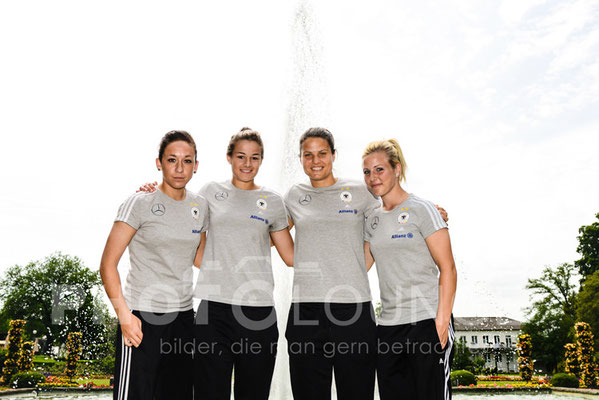 Fotoshooting DFB-Frauen: Nadine Keßler, Lena Lotzen, Dzsenifer Marozsán, Svenja Huth   © Karsten Lauer