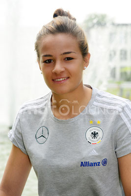 Fotoshooting DFB-Frauen: Lena Lotzen   © Karsten Lauer