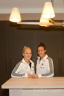 Lena Lotzen und Leonie Maier beim Fotoshooting im Hilton Hotel in München. © Karsten Lauer