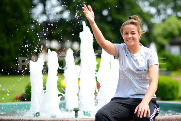 Fotoshooting DFB-Frauen: Lena Lotzen   © Karsten Lauer