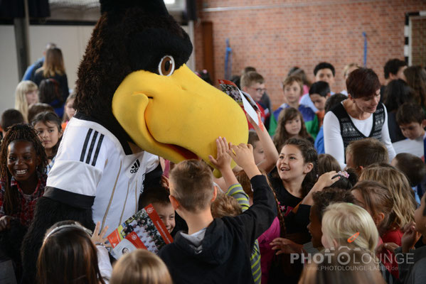 Schulbesuch von den Nationalspielerinnen Svenja Huth und Bianca Schmidt in München © Karsten Lauer