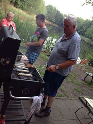 Grillmeister bei der Arbeit