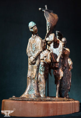 pattinierte Bronzefigur "Die Prozession"