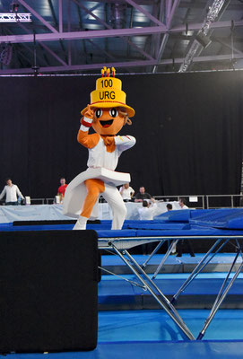 Ugette s'essaie au trampoline