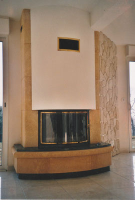cheminée pierre de dordogne avec foyer fermé