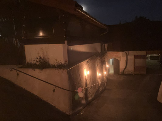 Fackelweg, unten der Stall