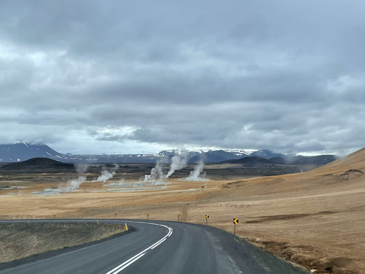 Die Straße zur Myvatn Geothermal Area