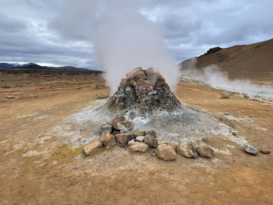 Heiße Quellen und Minivulkane am Námafjall