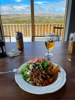 Ein leckeres Mittagessen im Restaurant am Wasserfall