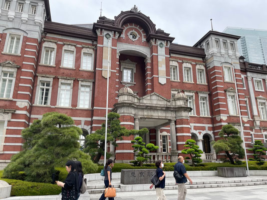 重厚な趣の東京駅はカッコイイ！