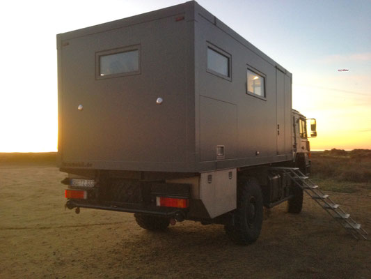 Expedition Vehicle Overland Truck Travel along the spanish Coast in Europe / Im Expeditionsmobil entlang der spanischen Mittelmeerküste