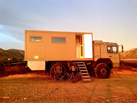 Expedition Vehicle Overland Truck Travel along the spanish Coast in Europe / Im Expeditionsmobil entlang der spanischen Mittelmeerküste