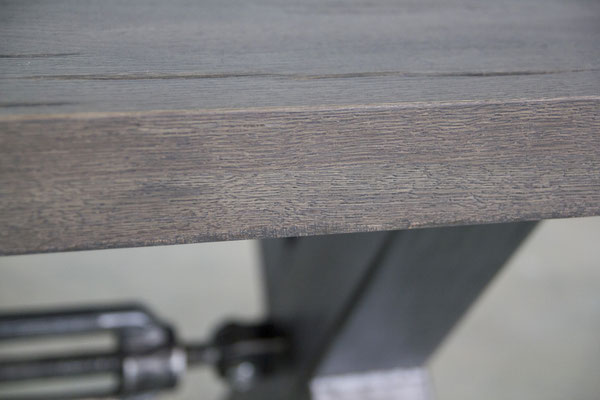 Detailbild Ansicht Tischplatte Eiche.