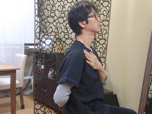 胸と腰(手の甲)横
